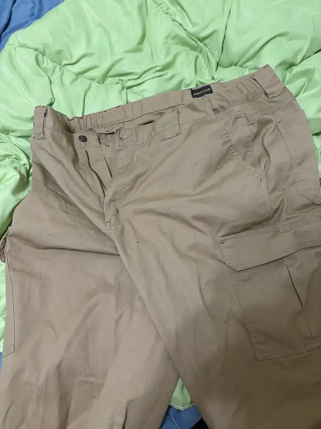 Men’s 40x32 workload pants for sale in awesome condition62863729841410125
