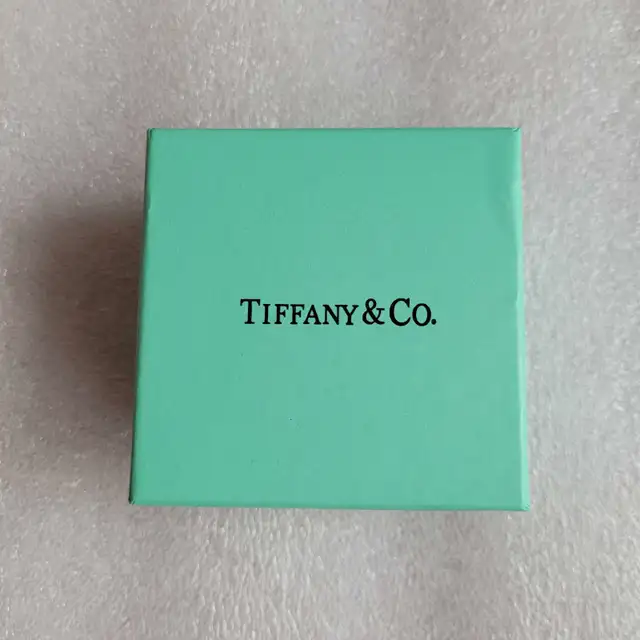 Tiffany & Co boite à bijou vide empty  jewelry box in Jewellery & Watches in City of Montréal - Image 5