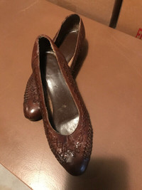 Souliers pour femme en cuir brun. Brown leather shoes