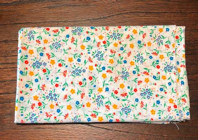 Vintage Floral Fabric Material for Sewing, Quilting, Crafts in Hobbies & Crafts in Oakville / Halton Region