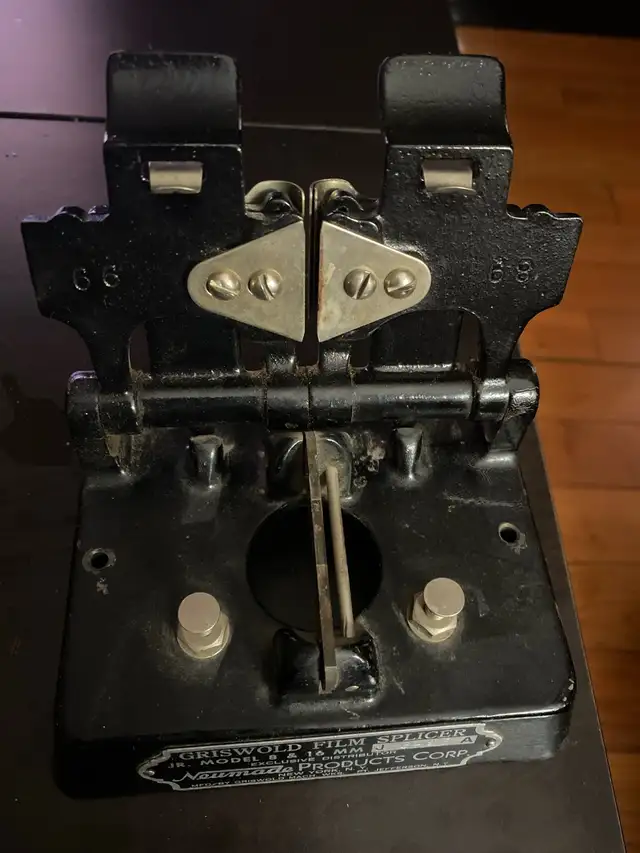 Griswold Film Splicer Jr Model 8mm and 16mm - Vintage - Art in Cameras & Camcorders in City of Toronto - Image 3