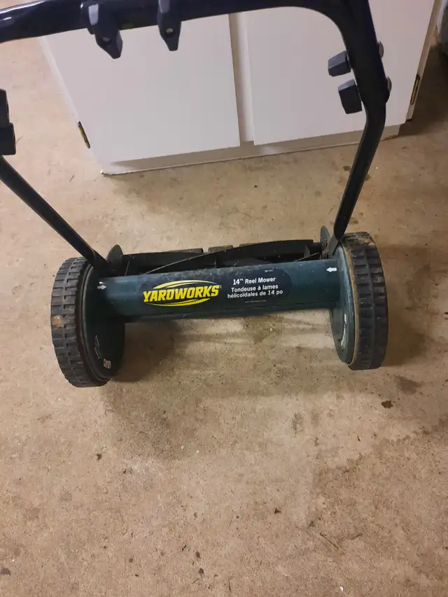 Tondeuse à lame in Lawnmowers & Leaf Blowers in Longueuil / South Shore - Image 2