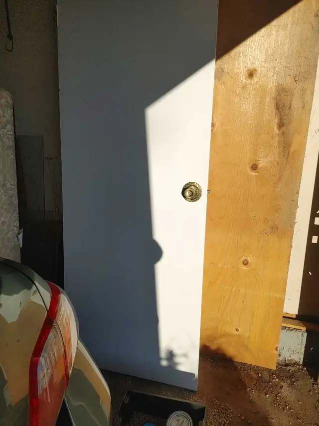 4 doors with handles in Free Stuff in Edmonton - Image 2