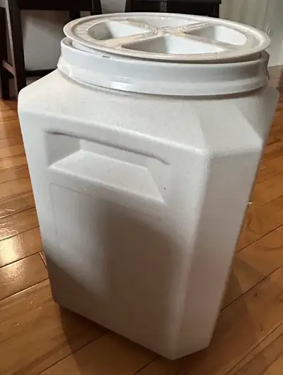 Gamma2 pet food storage holds approx 50 lb - 15” x 15” x 20” tall - excellent cond - $40.00 obo - pi...