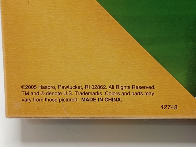 Clue Library Bookshelf Wooden Box Edition 2005 Hasbro New Sealed in Toys & Games in Kitchener / Waterloo - Image 4