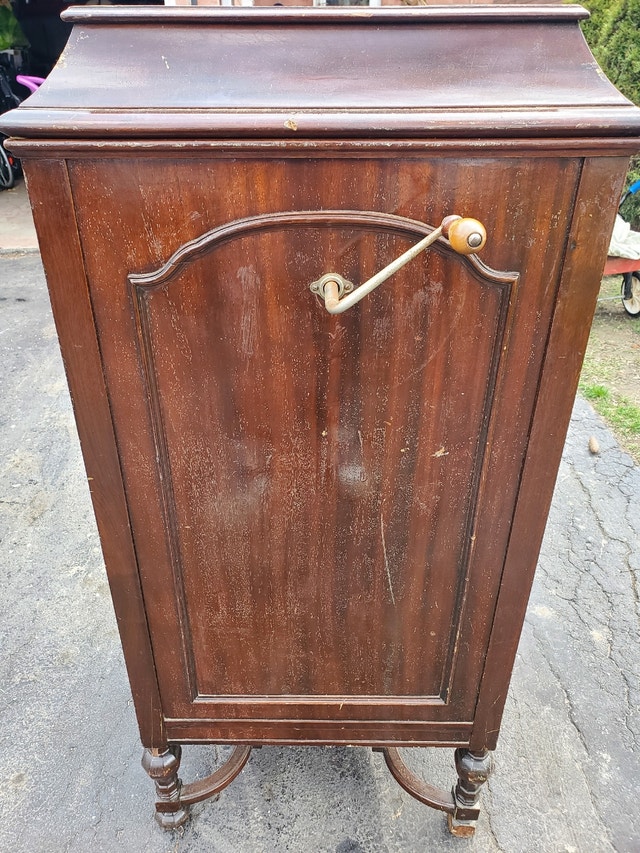 Antique record player Arts & Collectibles Mississauga / Peel Region