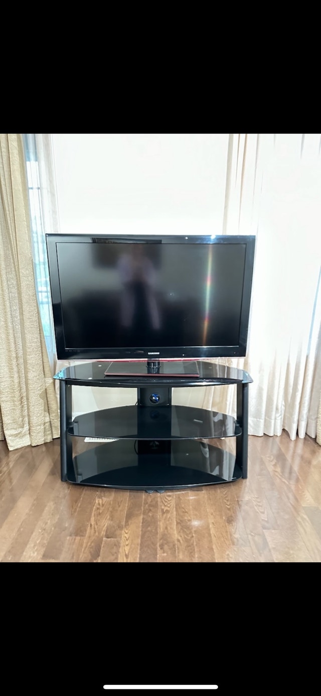 52 Inche Samsung Tv With Stand TVs Mississauga / Peel Region Kijiji