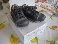Chaussures pour bébé Geox 6 1/2 US / 22 EU
