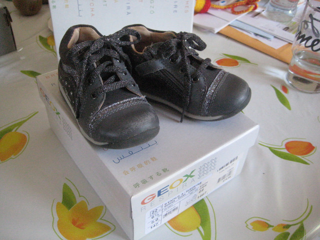 Chaussures pour bébé Geox 6 1/2 US / 22 EU dans Vêtements - 12 à 18 mois  à Ville de Québec