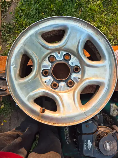 Chevy Silverado 16" (& Gmc Sierra) Rim 6x5.5 bolt pattern $45 Located in Killarney of Edmonton north