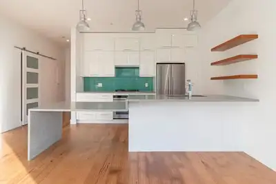 Available Feb 1st. Pretty new condo near downtown, 2 bedrooms, 2 bath on the Top Floor in the Wade (...