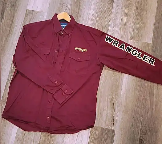 2000s Wrangler long-sleeve button up maroon red - Medium in Men's in Downtown-West End - Image 2