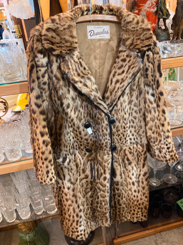 Manteau vintage 1960 en fourrure ocelot hiver dans Femmes - Hauts et vêtements d'extérieur  à Ville de Montréal