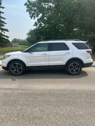 2013 Ford Explorer Sport in mint condition. Splendor and confidence in driving! •3.5 EcoBoost V6- wo...