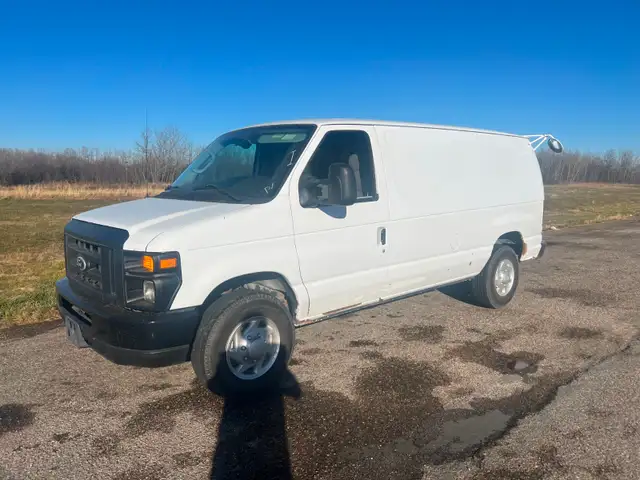 2014 Ford Econoline E-250 cargo van