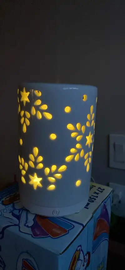 White ceramic diffuser humidifier with light Brand: Sparoom Pick up in west end