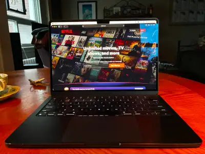 Apple MacBook Air M2 BONUS SOFTWARE!!, View more