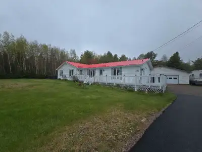 Charming Country Home with Versatile Living Space – Ideal for Extended Family or Rental Income! Welc...