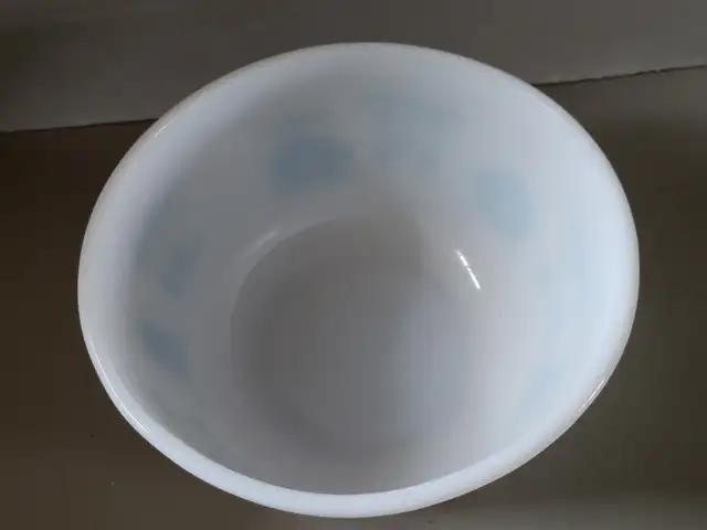 Hazel Atlas Turquoise Milk Glass Mixing Bowl with Rolled Rim in Arts & Collectibles in Oshawa / Durham Region - Image 9