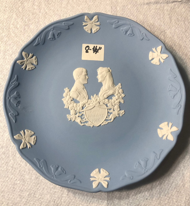 Collector’s Wedgwood plate, 8-1/2” , mit  condition  in Arts & Collectibles in Hamilton - Image 3