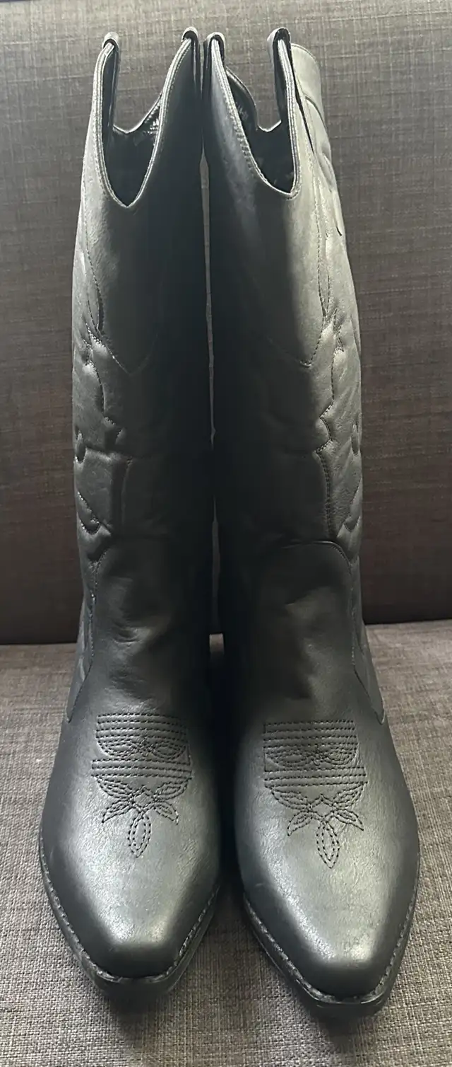 Women’s Cowboy Boots in Women's - Shoes in Markham / York Region - Image 6