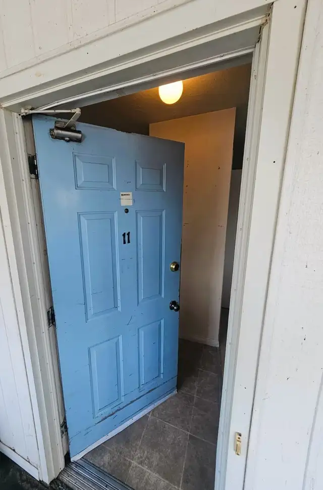 48 Royal Rd, Unit 11, 2-bedroom very big apt(1bath 1kt 2F) North