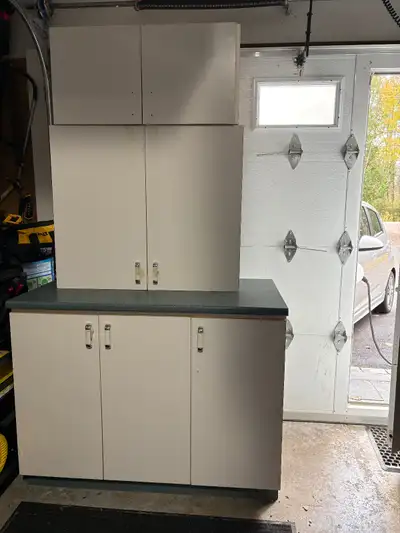 Comptoir et armoire de cuisine à donner, View more