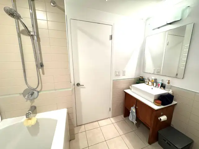 Cession  de bail, chambre et sdb privé, près de McGill in Long Term Rentals in City of Montréal - Image 3