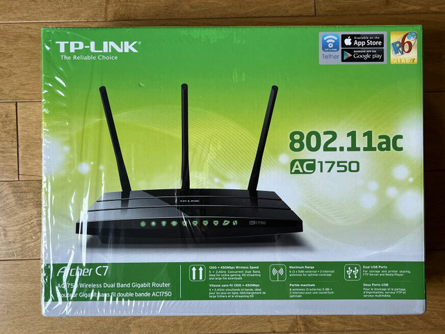 tp-link AC1750 wireless router in Networking in Belleville