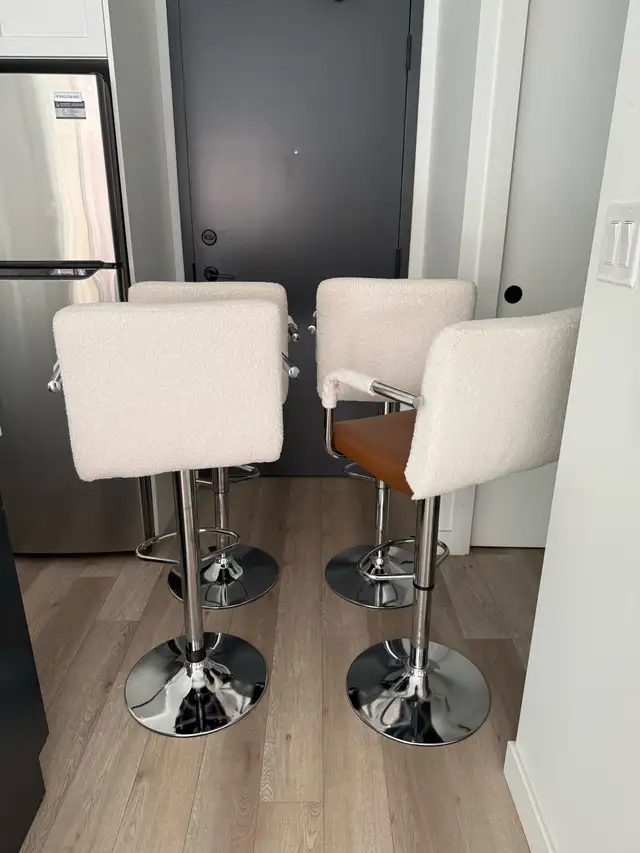 Modern Adjustable Bar Stools (Set of 4) in Chairs & Recliners in Winnipeg - Image 3