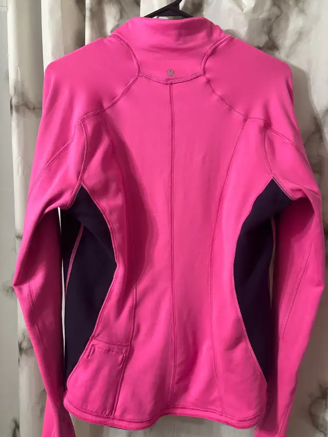 woman’s sweater 537990067032565764