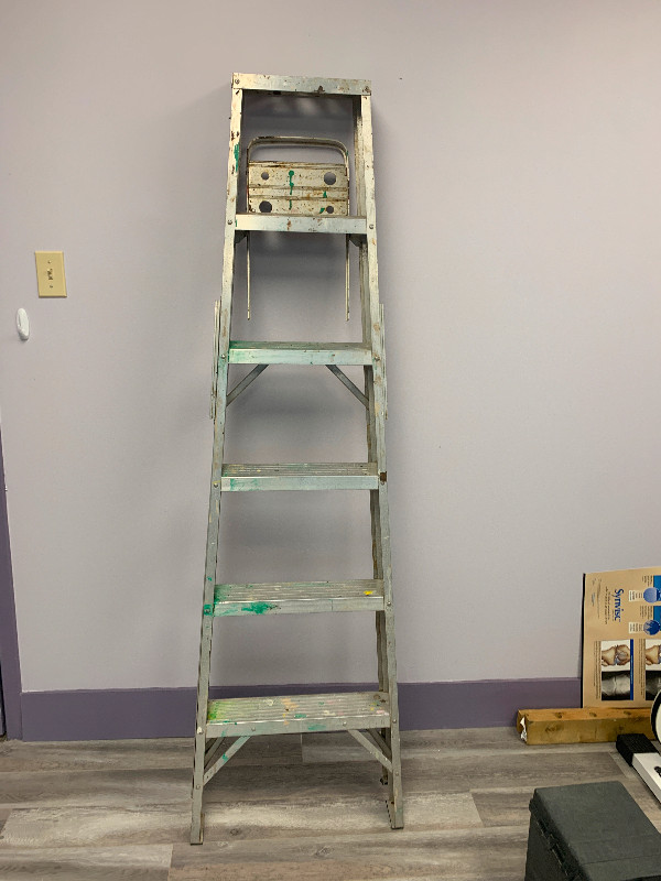 Reynolds Aluminum Grade 2 Step Ladder in Ladders & Scaffolding in Dartmouth