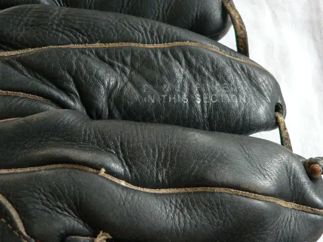 1950s Cooper Weeks Leather 3 Finger Baseball Glove. Groundhog. in Arts & Collectibles in Oakville / Halton Region - Image 7