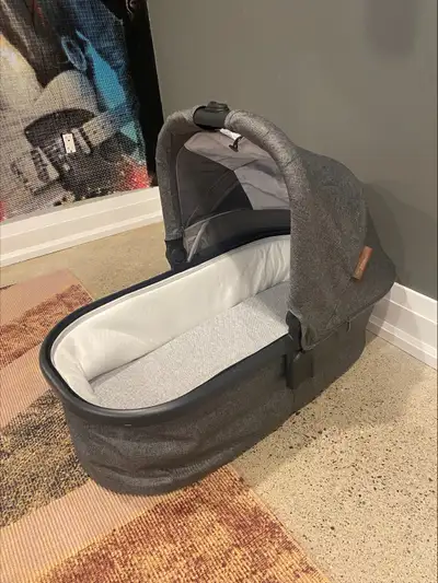Uppababy Bassinet V2 (Greyson colour) + mattress cover, View more