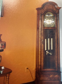 1 horloge grand père Howard-Miller