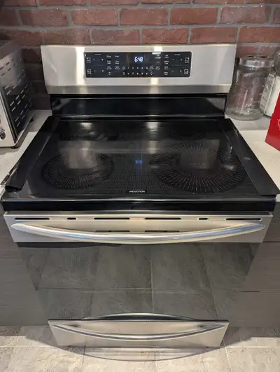 Marque Frigidaire Gallery La plaque est à induction Four auto-nettoyant avec option convection et ai...