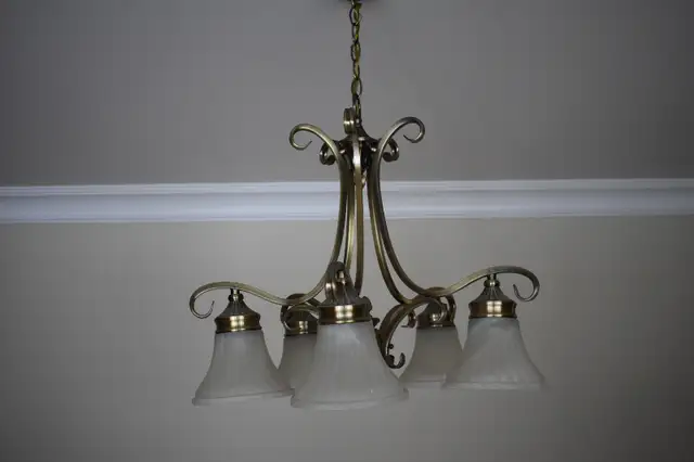 Chandelier couleur brass antique/ Antique brass color Chandeleir in Indoor Lighting & Fans in West Island - Image 3