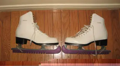 Size 8.5 / 9 US Trex  Bronze Women’s Figure Skates like new, View more