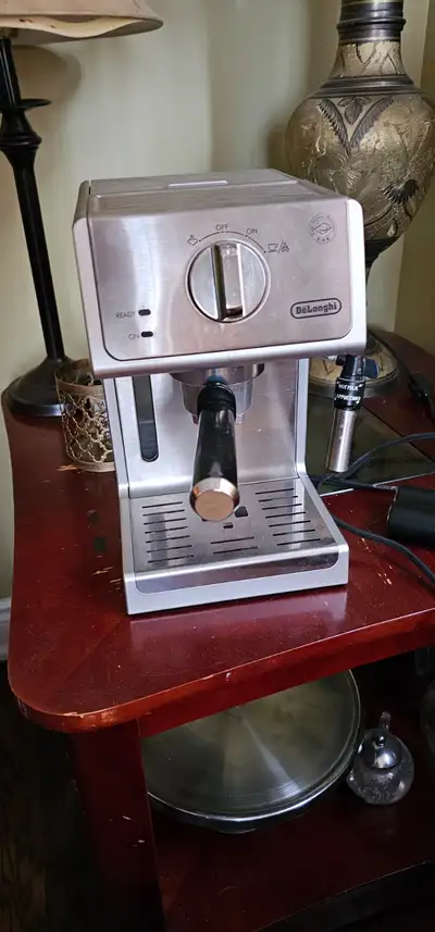 De'Longhi ECP3630 15 Bar Espresso and Cappuccino Machine / Froth, View more