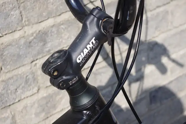 Giant Escape 3 21-Speed Hybrid Road Bike in Cruiser, Commuter & Hybrid in Oshawa / Durham Region - Image 4
