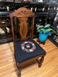 Lot 4 vintage wood chairs with needlepoint seat