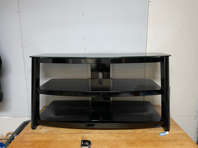 TV console like new in TV Tables & Entertainment Units in Kingston