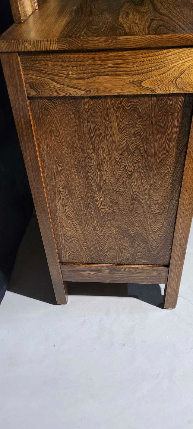 Solid oak antique dresser with mirror in Dressers & Wardrobes in Oshawa / Durham Region - Image 4