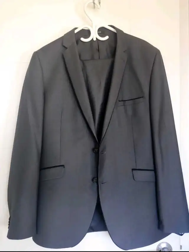Graduation suit jacket with pants size 40 in Men's in Calgary - Image 3