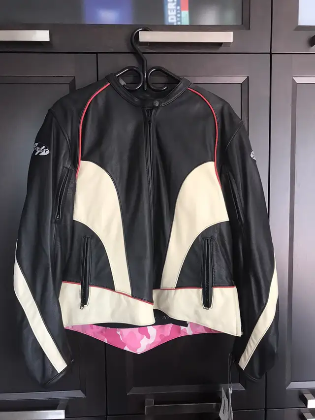 Joe Rocket Woman’s leather motorcycle jacket in Motorcycle Parts & Accessories in Longueuil / South Shore - Image 3
