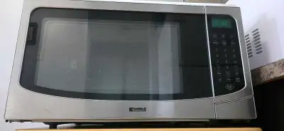 Free clean Kenmore 1500w microwave Stopped working all of a sudden, good for someone who knows how t...