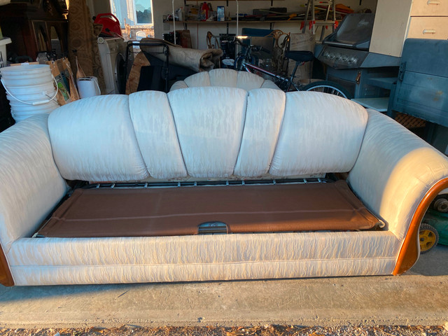 Pull Out Couch Bed (Space Saving) in Couches & Futons in Mississauga / Peel Region - Image 2