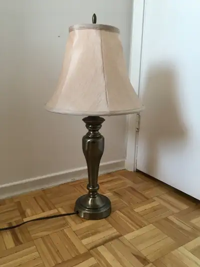 Lampe de table/ Table lamp, View more