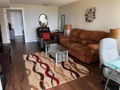 Furnished oceanfront one bdrm suite -suits 1 VIU student only