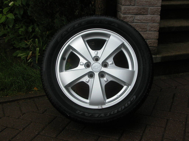 4 - Genuine Chevrolet Alloy Rims and Tires (Mint) dans Pneus et jantes  à Ville de Montréal